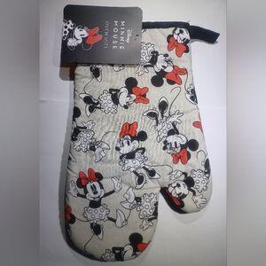 Minnie Mouse Oven Mitt NWT